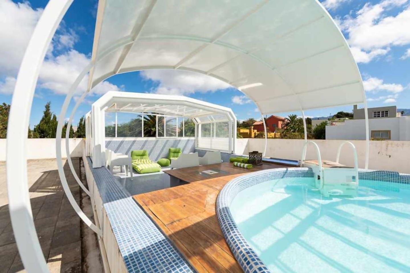 Amplia Villa De Lujo Con Piscina Climatizada Las Palmas de Gran Canaria Eksteriør billede